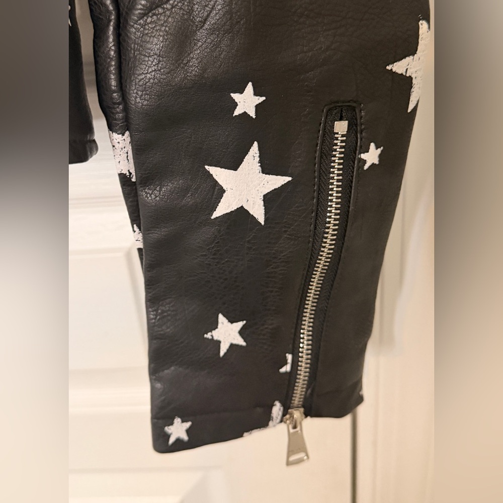 Vigoss Black Leather Jacket with White Stars PTP 18 size small - Picture 4 of 6